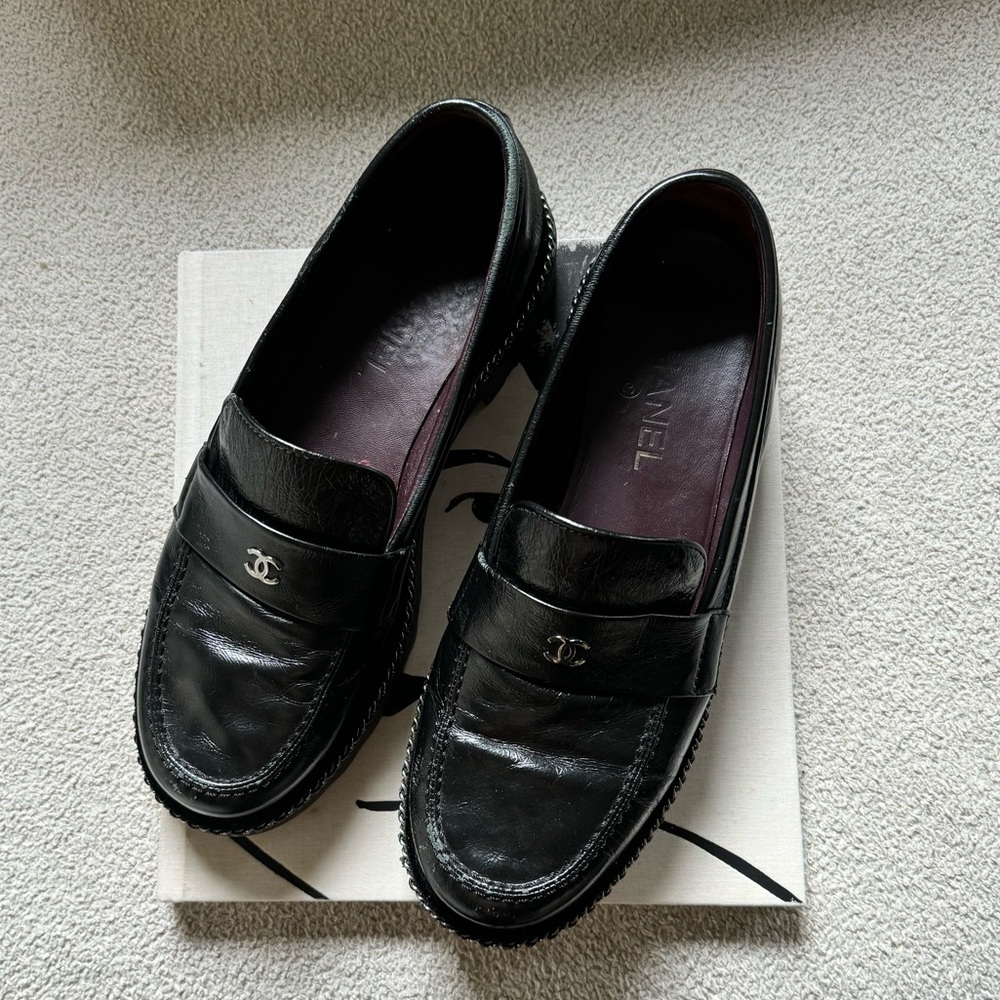 CHANEL Black Leather Chain Logo Loafers, 39